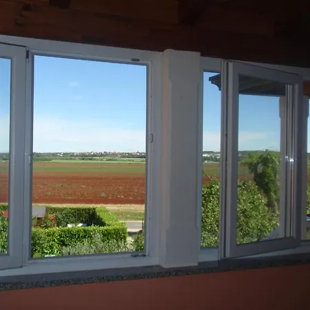 Apartament Mirna *