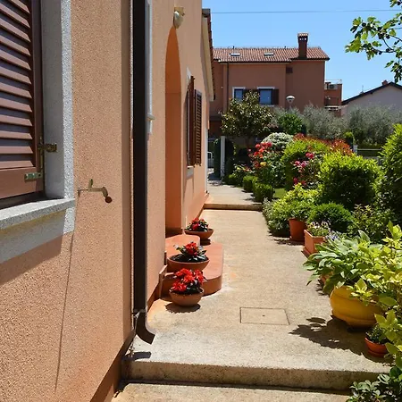 Apartament Mirna *