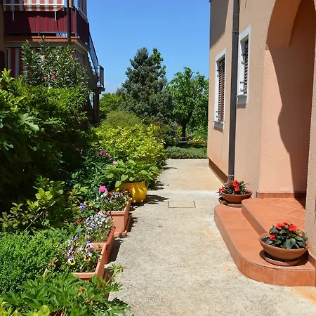 Mirna Apartment *